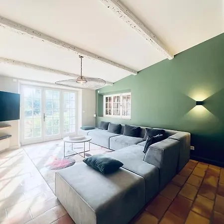 Grande Villa avec Piscine Villa *
