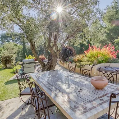 Grande Avec Piscine Villa