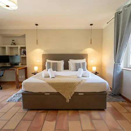 Grande Avec Piscine Villa