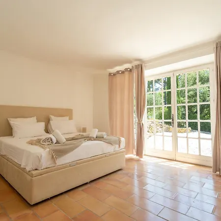 Grande Avec Piscine Villa *